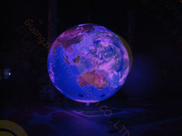 el helio inflable del PVC de 0.18m m hincha el globo atractivo para la exposición de la ciencia con la luz colorida del LED
